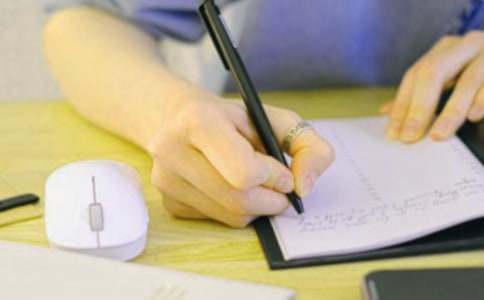 别饿坏了那匹马读后感