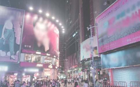 多彩的广场作文