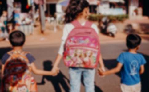 关爱留守儿童策划书(优)