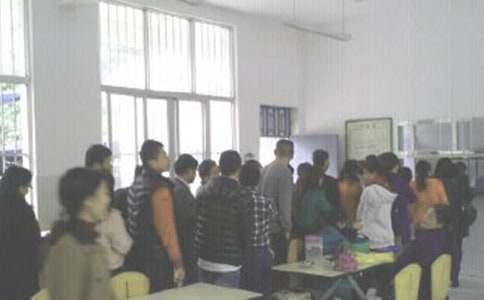 ʳ���ʾ����鱨��