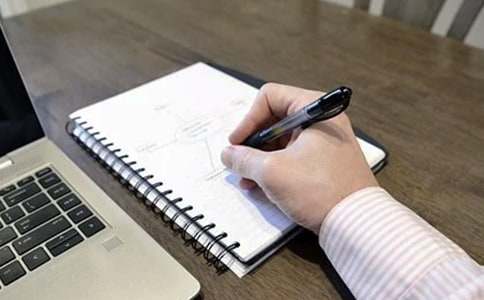 ����С��д����300�ּ���5ƪ